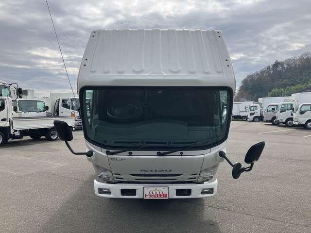 Isuzu Elf 7