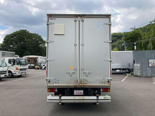 Isuzu Elf 6