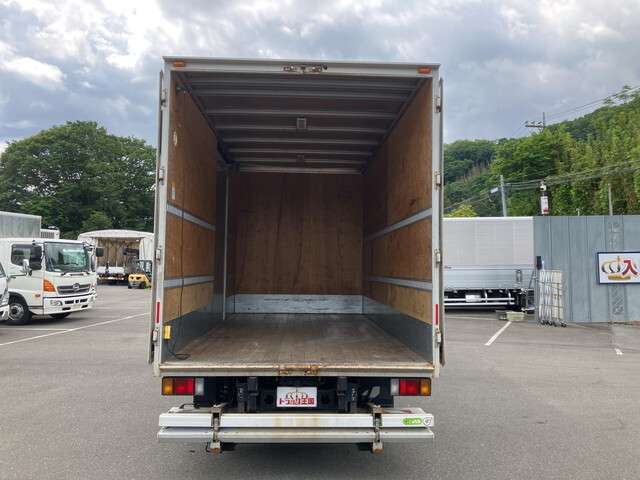Isuzu Elf 7