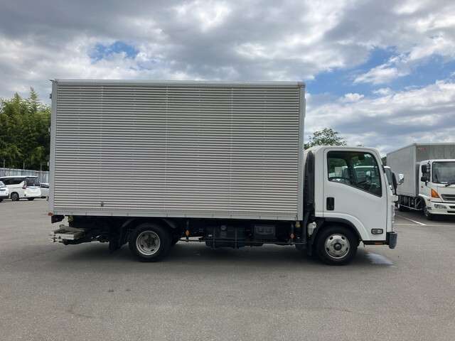 Isuzu Elf 9