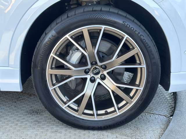 Audi Q8 12