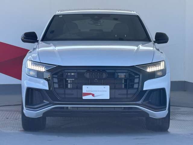 Audi Q8 4