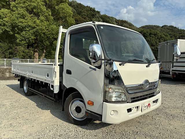 Hino Dutro 3