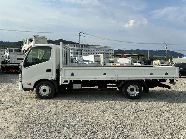Hino Dutro 4