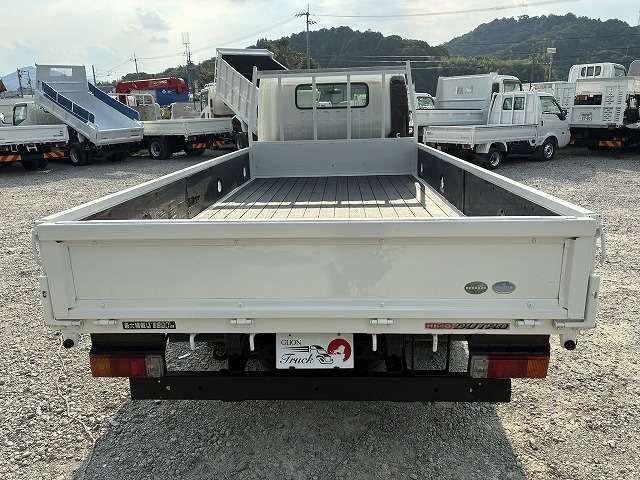 Hino Dutro 7