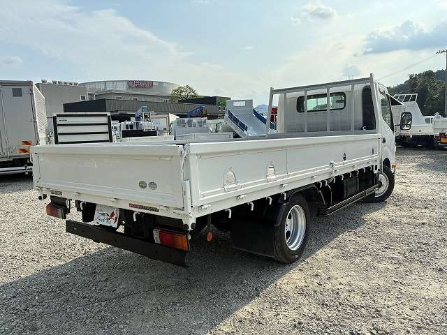 Hino Dutro 8