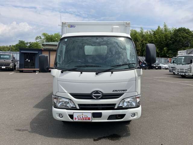 Hino Dutro 3