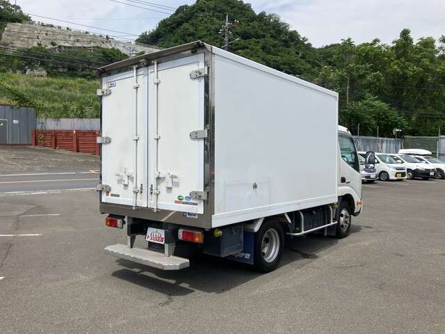 Hino Dutro 9