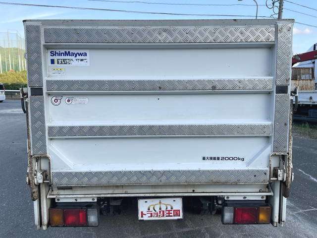 Isuzu Elf 7