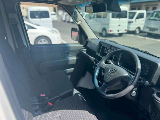 Daihatsu Hijet Cargo 3