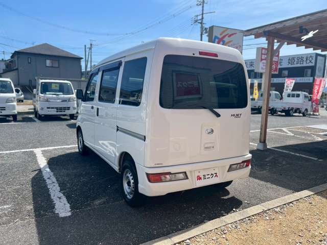 Daihatsu Hijet Cargo 5