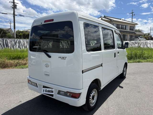 Daihatsu Hijet Cargo 12