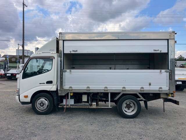 Hino Dutro 4