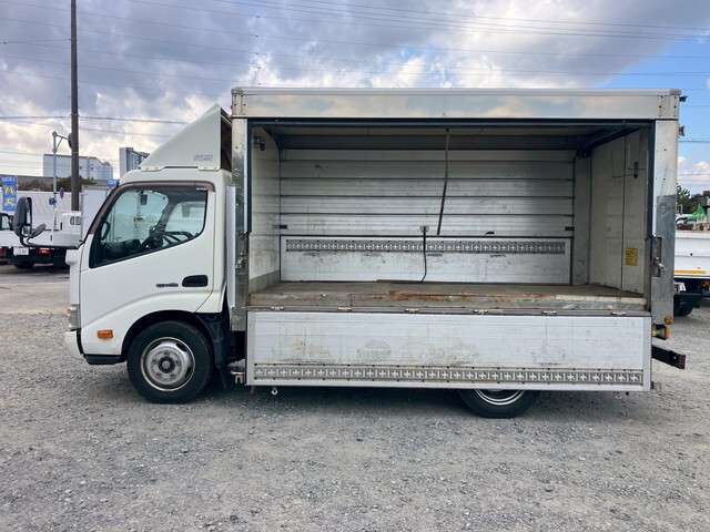 Hino Dutro 6
