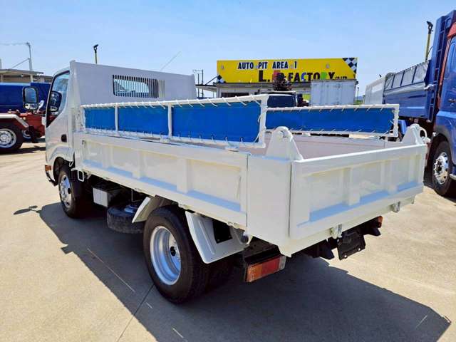 Hino Dutro 6