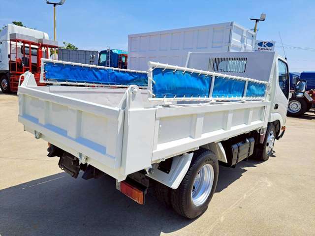 Hino Dutro 8