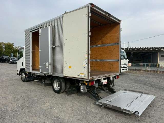 Isuzu Elf 11