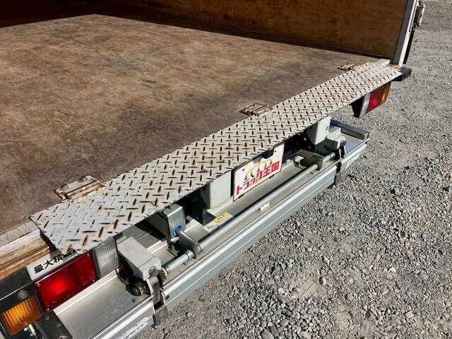 Isuzu Elf 12
