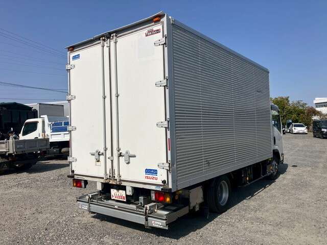 Isuzu Elf 2