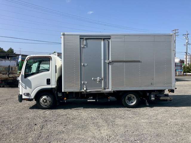Isuzu Elf 4