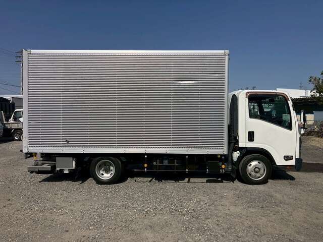 Isuzu Elf 6
