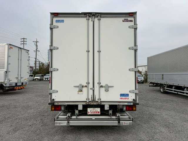 Isuzu Elf 9