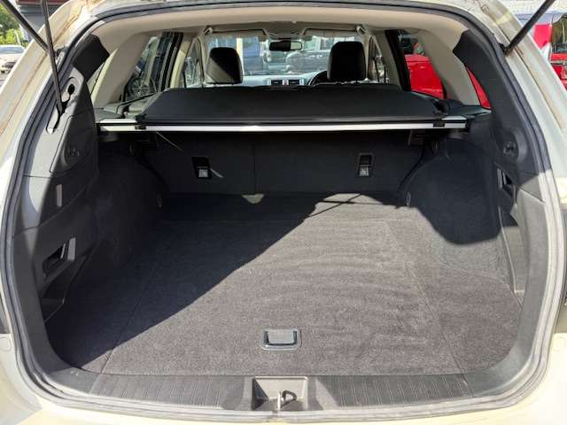 Subaru Legacy Outback 11