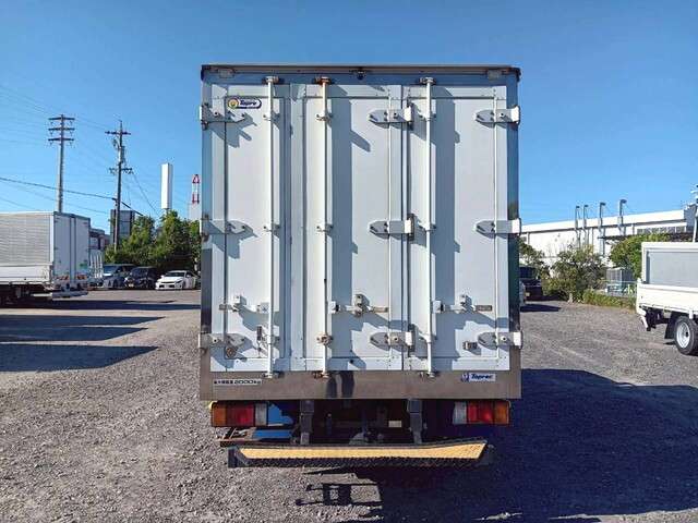Isuzu Elf 2