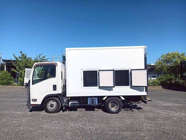 Isuzu Elf 4