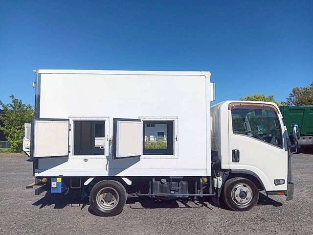 Isuzu Elf 6