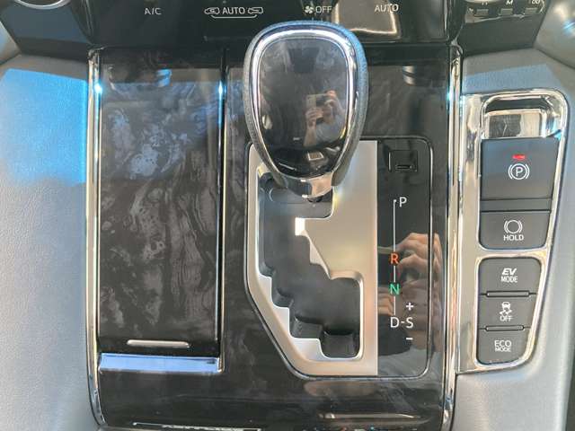 Toyota Vellfire 12