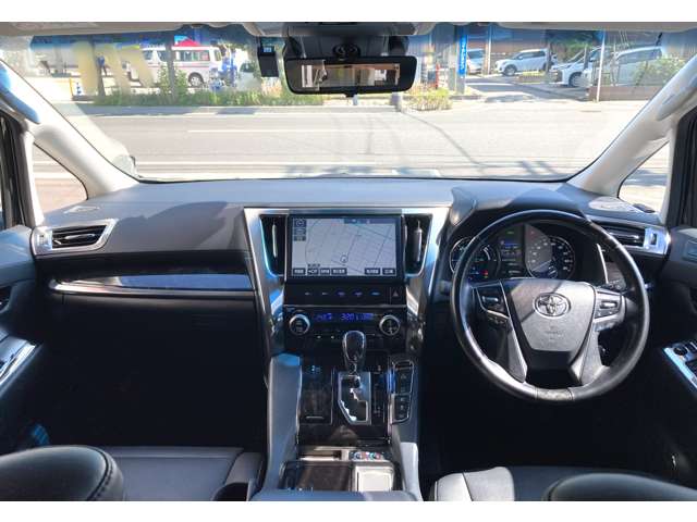 Toyota Vellfire 3