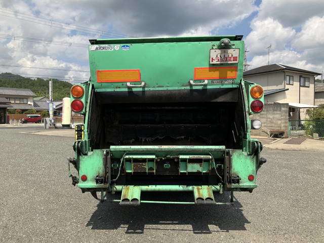 Mitsubishi Fuso Canter 9