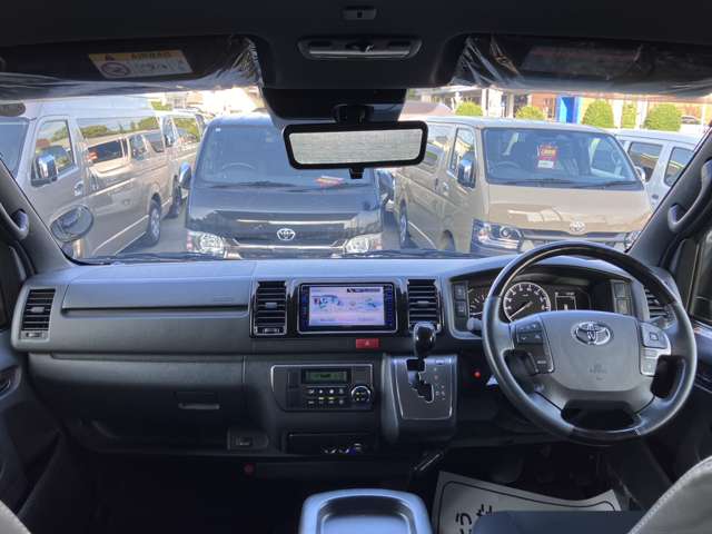 Toyota Hiace Van 13