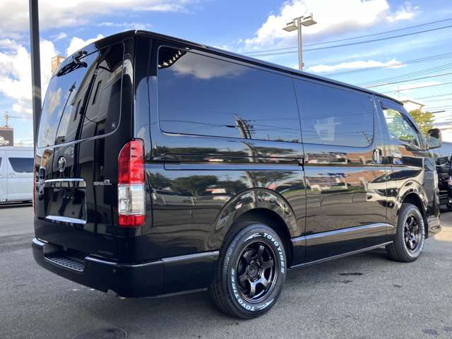Toyota Hiace Van 9