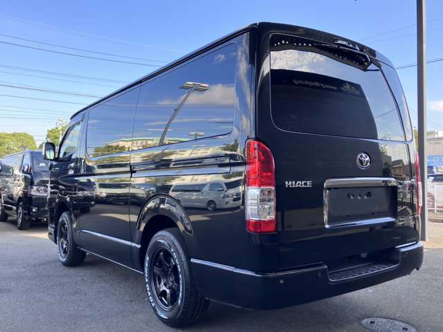 Toyota Hiace Van 10