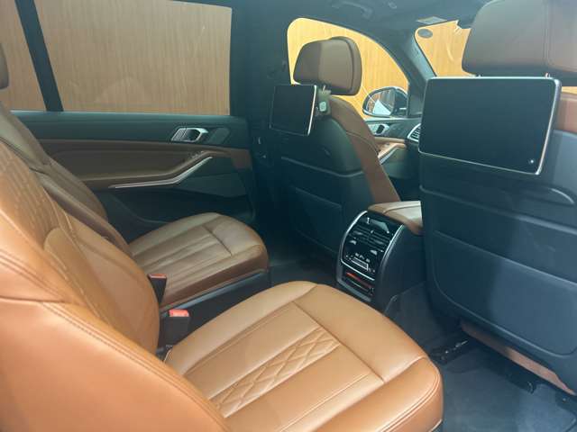 BMW X7 8