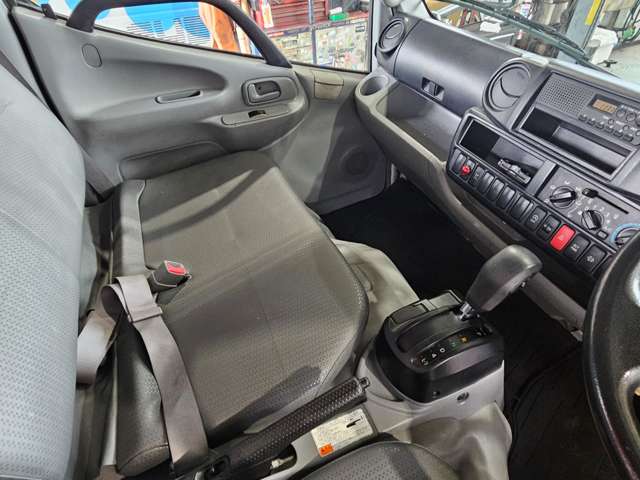 Hino Dutro 9