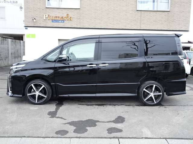 Toyota Voxy 11