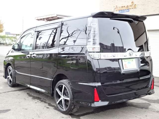Toyota Voxy 12
