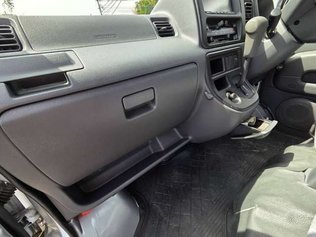 Daihatsu Hijet Deck Van 11
