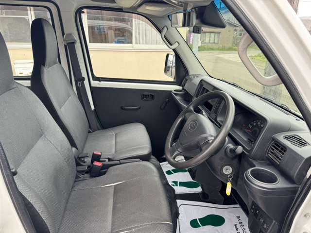 Daihatsu Hijet Cargo 11
