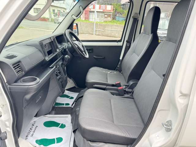 Daihatsu Hijet Cargo 12