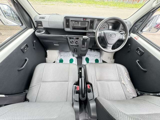 Daihatsu Hijet Cargo 2