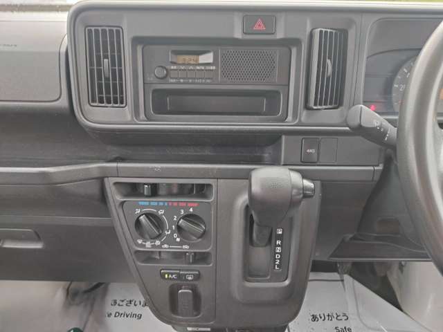 Daihatsu Hijet Cargo 3