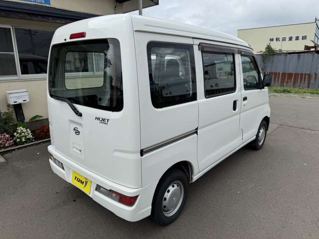 Daihatsu Hijet Cargo 7