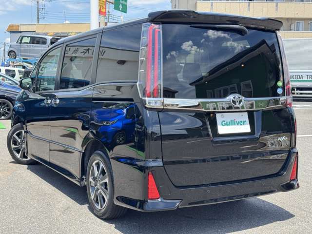 Toyota Noah 3