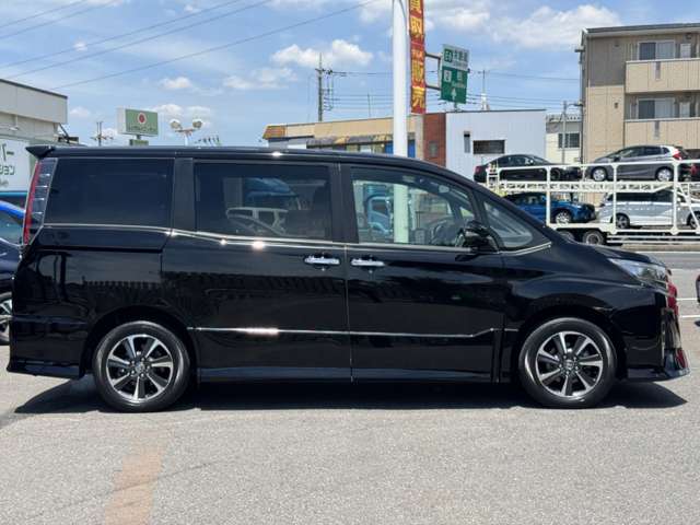 Toyota Noah 9