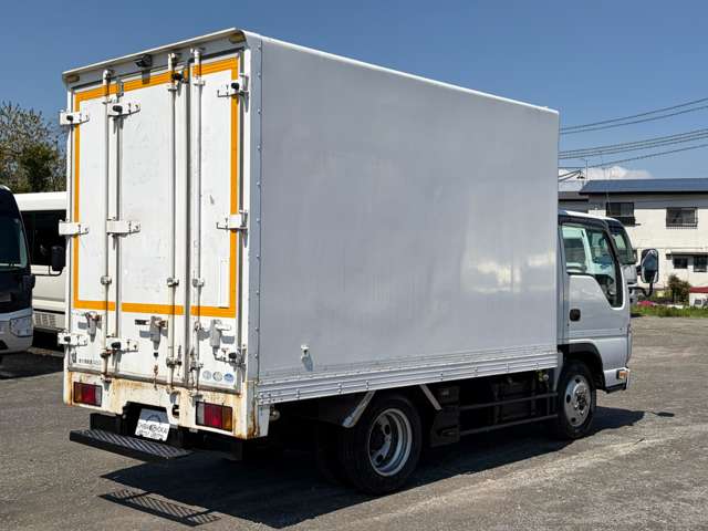 Isuzu Elf 6