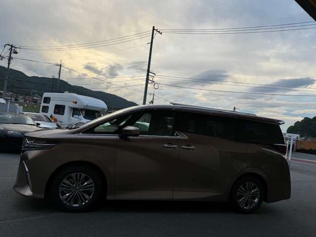 Toyota Alphard 3